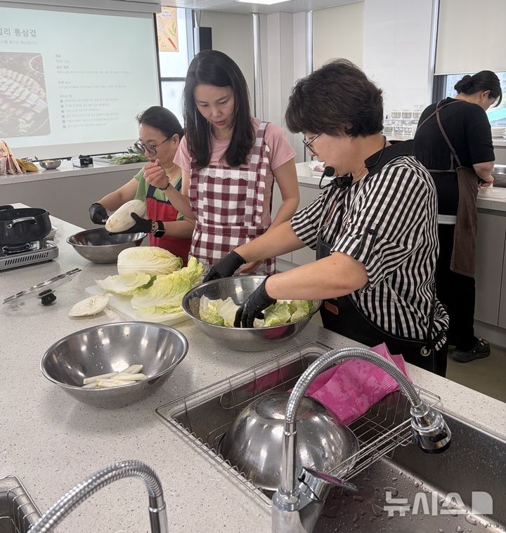 [경기광주=뉴시스] 광주시가 농식품 지원권 이용자를 대상으로 식생활 교육을 실시했다 (사진=광주시 제공) 2026.06.12.photo@newsis.com