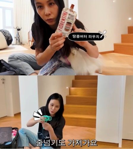[서울=뉴시스] 배우 고소영이 자신의 유튜브 채널을 통해 여행 필수품으로 땅콩버터 파우치와 줄넘기를 소개하며 건강한 관리 비결을 공유하고 있다. (사진 출처=유튜브 채널 '고소영' 캡처)