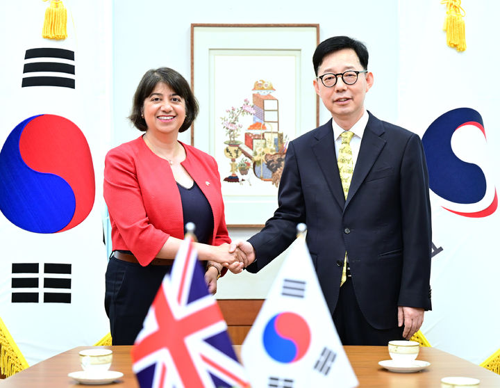 [서울=뉴시스] 외교1차관, 영국 인태담당 차관 면담. (사진=외교부 제공) 2026.06.12 *재판매 및 DB 금지