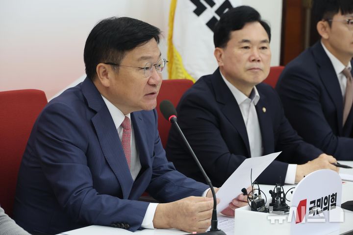 [서울=뉴시스] 조성봉 기자 = 정점식 국민의힘 원내대표가 지난 12일 오전 서울 여의도 국회에서 열린 현안 관련 기자간담회에서 발언을 하고 있다. 2026.06.12. suncho21@newsis.com