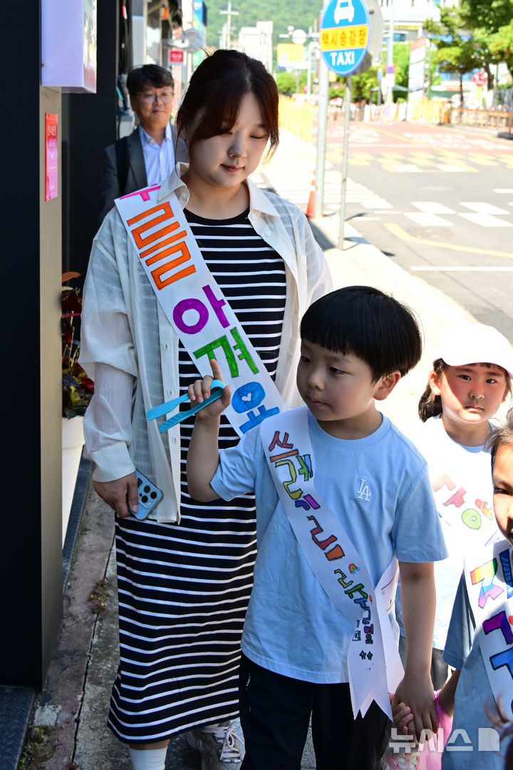 유아교사 남해유치원 아이들, 환경정화활동 실시