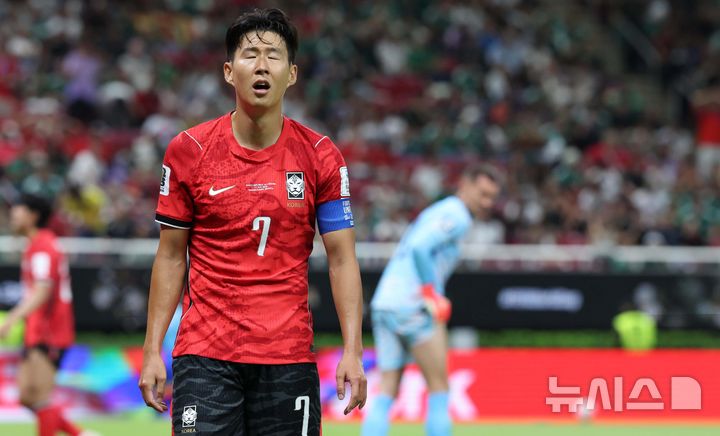 [사포판(멕시코)=뉴시스] 전신 기자 = 11일(현지 시간) 멕시코 과달라하라 스타디움에서 열린 2026 북중미 월드컵 조별리그 A조 대한민국과 체코의 경기에서 대한민국 손흥민이 아쉬운 표정을 하고 있다. 2026.06.12. photo1006@newsis.com