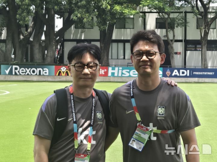 [사포판(멕시코)=뉴시스]백정국 축구대표팀 의무팀장과 송준섭 수석 주치의(왼쪽). (사진=하근수 기자)