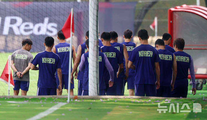 [사포판(멕시코)=뉴시스] 김명년 기자 = 축구 국가대표팀 선수들이 12일(현지 시간) 멕시코 과달라하라 인근 사포판에 위치한 베이스캠프 훈련장 치바스 바예 베르데에서 회복 훈련하고 있다. 대표팀은 전날 체코와의 월드컵 조별리그 1차전에서 2-1로 승리해 승점 3점을 획득했다. 2026.06.13. kmn@newsis.com