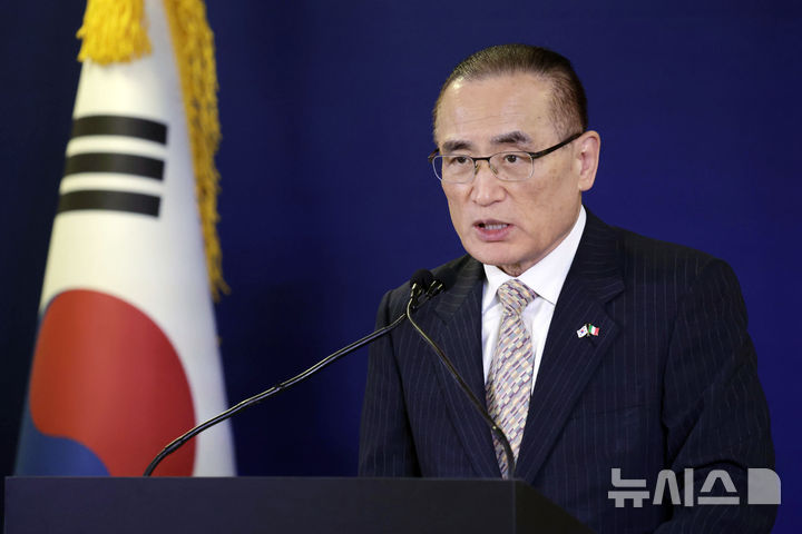 [로마=뉴시스] 최동준 기자 = 위성락 국가안보실장이 12일(현지 시간) 이탈리아 로마 프레스센터에서 유럽 순방 성과 관련 브리핑을 하고 있다. 2026.06.13. photocdj@newsis.com