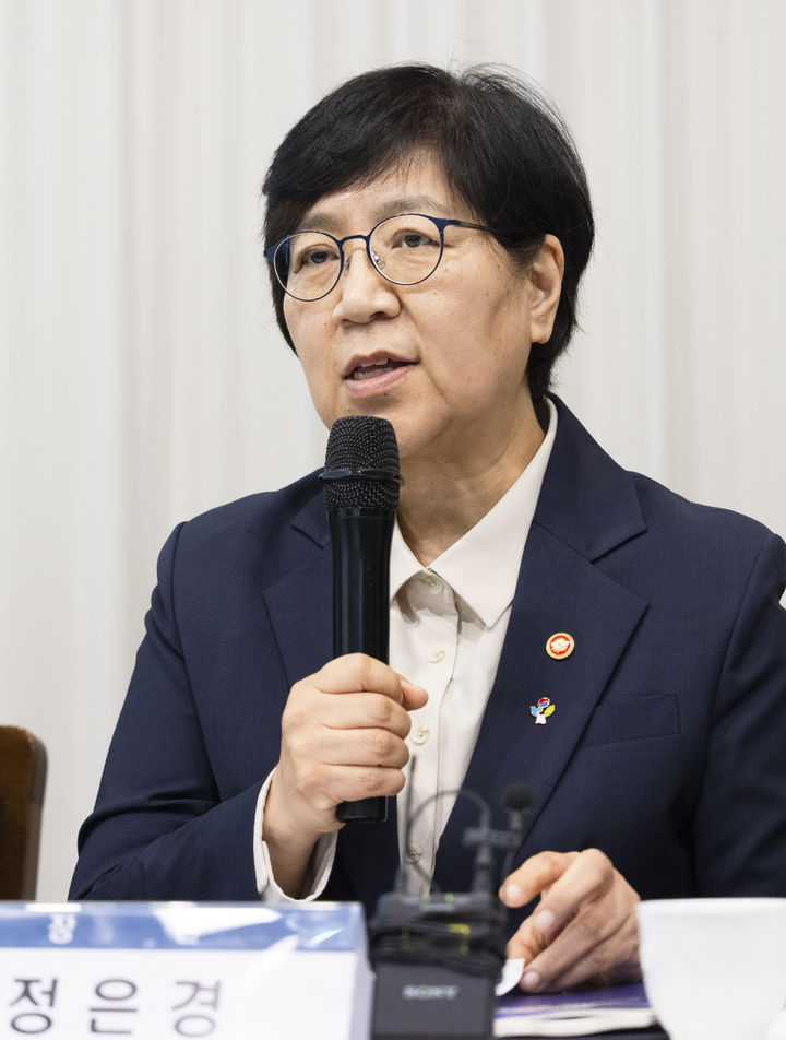 [서울=뉴시스]정은경 보건복지부 장관이 지난 11일 서울 종로구 한 음식점에서 열린 '정부 출범 1주년 계기 출입기자단 간담회'에서 말하고 있다. (사진=보건복지부 제공) 2026.06.14. photo@newsis.com *재판매 및 DB 금지