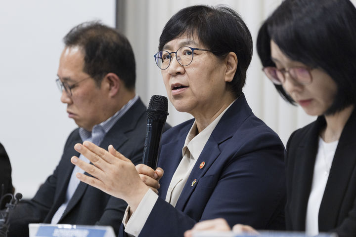 [서울=뉴시스]정은경 보건복지부 장관이 지난 11일 서울 종로구 한 음식점에서 열린 '정부 출범 1주년 계기 출입기자단 간담회'에서 말하고 있다. (사진=보건복지부 제공) 2026.06.14. photo@newsis.com *재판매 및 DB 금지