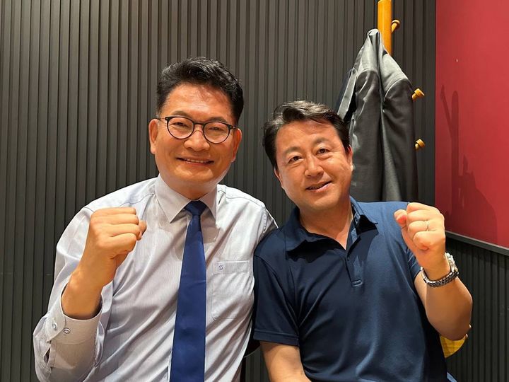 송영길 더불어민주당 의원과 김용남 전 경기 평택을 국회의원 재선거 후보. (사진=송영길 의원 페이스북 캡처) *재판매 및 DB 금지