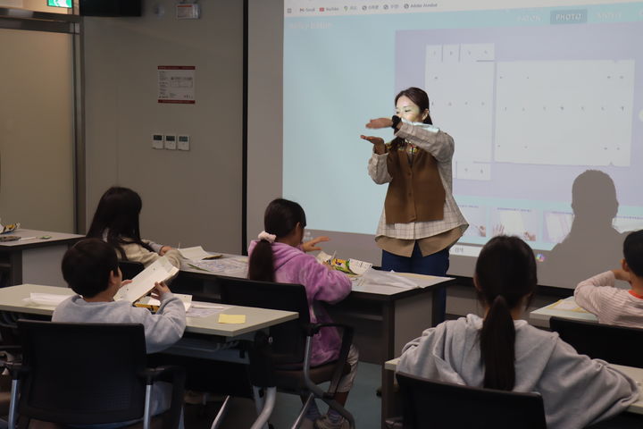 [광명=뉴시스] 광명업사이클아트센터에서 업사이클 특별교육을 진행하고 있다. (사진=광명시 제공) 2026.06.14. photo@newsis.com *재판매 및 DB 금지