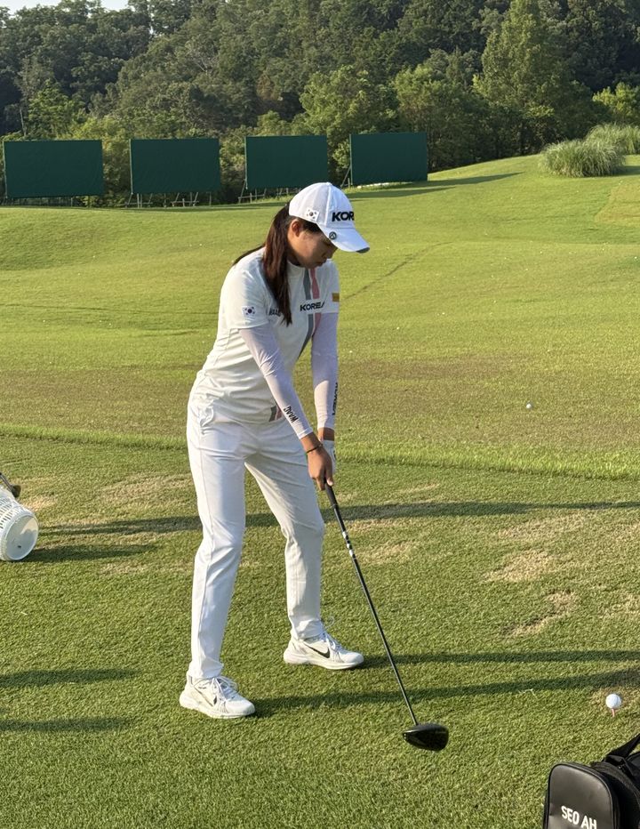 [서울=뉴시스] 일본여자프로골프(JLPGA) 투어 미야자토 아이 산토리 레이디스 오픈 2라운드에서 샷을 준비하는 김서아. (사진=세마스포츠마케팅 제공) 2026.06.14. *재판매 및 DB 금지