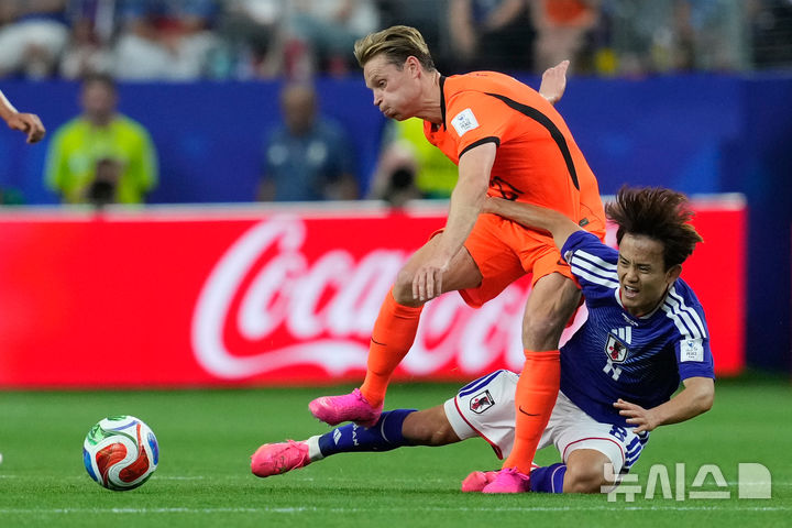 [알링턴=AP/뉴시스] 2026 국제축구연맹(FIFA) 북중미 월드컵 F조 1차전 네덜란드와 경기에 출전한 구보 다케후사(오른쪽). 2026.06.14.