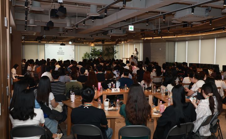 [서울=뉴시스] 스타벅스코리아 교육 행사 모습. (사진=신세계그룹 제공) *재판매 및 DB 금지
