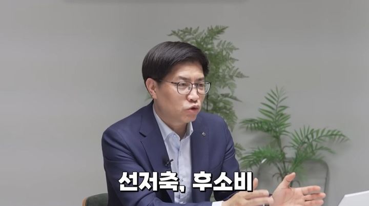 [서울=뉴시스] 부자가 되려면 종잣돈을 마련하고, 선저축 후소비 습관과 감당 가능한 부채 활용을 통해 '돈이 돈을 버는 재산소득 구조'를 만들어야 한다는 전문가의 조언이 나왔다.(사진=유튜브 '김작가 TV' 캡처) *재판매 및 DB 금지
