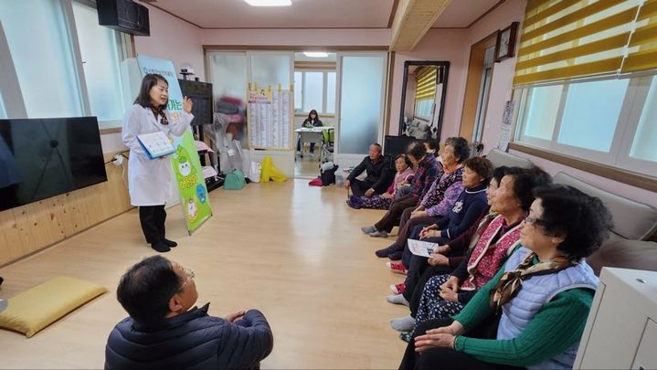 [산청=뉴시스] 산청군 찾아가는 통합건강증진 프로그램 운영 (사진=산청군 제공) 2026. 06. 15. photo@newsis.com *재판매 및 DB 금지