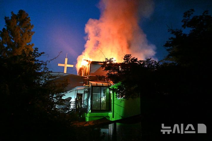 [고양=뉴시스] 화재 현장. (사진=경기도북부소방재난본부 제공) 2026.06.15 photo@newsis.com