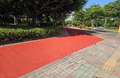 [양산=뉴시스] 청운로 자전거도로 재포장공사 구간. (사진=양산시 제공) 2026.06.15. photo@newsis.com *재판매 및 DB 금지