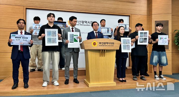 [부산=뉴시스] 원동화 기자 = 국민의힘 소속 김형철 부산시의원이 15일 부산시의회 브리핑룸에서 기자회견을 열고 지난 3일 치러진 부산시장 선거와 관련해 부산시선거관리위원회를 상대로 선거무효를 구하는 선거소청을 제기했다고 밝혔다. 2026.06.15. dhwon@newsis.com