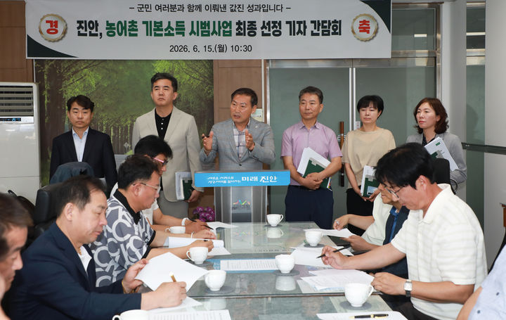 전춘성 전북 진안군수가 농어촌 기본소득 시범사업 지역 추가 선정과 관련해 "진안형 순환경제 모델을 적극 추진하겠다"고 밝혔다. *재판매 및 DB 금지