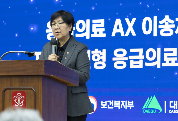[서울=뉴시스] 정은경 보건복지부 장관이 12일 경북대병원에서 응급의료 AX 이송체계 관련 발언을 하는 모습 (사진=보건복지부 제공) 2026.06.15. photo@newsis.com *재판매 및 DB 금지