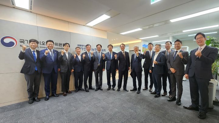[서울=뉴시스] 국가바이오혁신위원회(혁신위)는 15일 서울스퀘어에서 한국제약바이오협회 이사장단과 간담회를 가졌다. (사진=한국제약바이오협회 제공) 2026.6.15. photo@newsis.com *재판매 및 DB 금지
