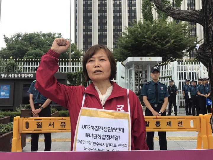 [서울=뉴시스]서울중앙지법 이종록 영장전담 부장판사는 16일 오전 10시 국가보안법 위반 혐의를 받는 한명희 민중민주당 대표와 오후 3시 한준혜 사무총장에 대한 구속 전 피의자 심문(영장실질심사)을 각각 진행한다. 사진은 한명희 민중민주당 대표. (사진=민중민주당 제공) 2026.06.15. photo@newsis.com *재판매 및 DB 금지