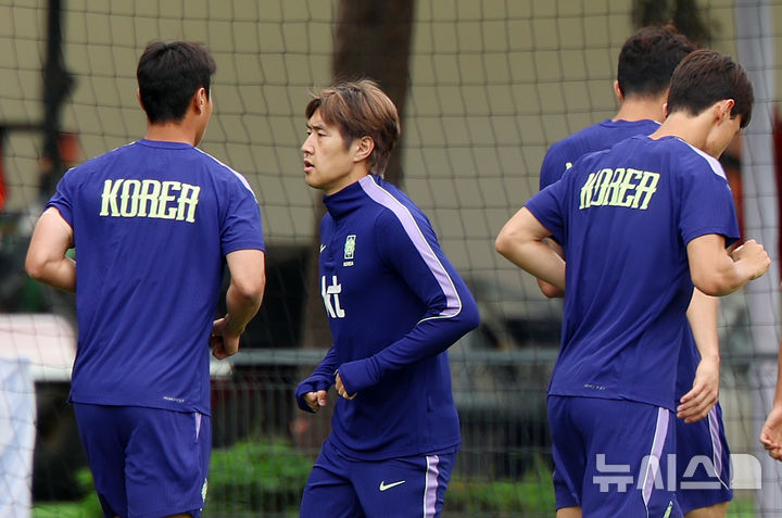 [사포판(멕시코)=뉴시스] 김명년 기자 = 축구 국가대표팀 이강인이 14일(현지 시간) 멕시코를 상대로한 2026 국제축구연맹(FIFA) 북중미월드컵 조별리그 A조 2차전을 앞두고 멕시코 과달라하라 인근 사포판에 위치한 베이스캠프 훈련장 치바스 바예 베르데에서 훈련하고 있다. 2026.06.15. kmn@newsis.com