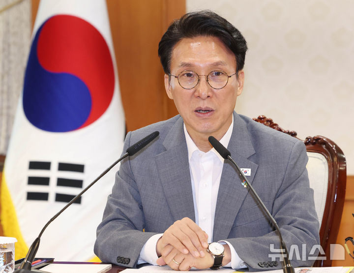 [서울=뉴시스] 조수정 기자 = 김민석 국무총리가 15일 오전 서울 종로구 정부서울청사에서 제3차 국토공간대전환 범정부 추진협의회를 주재하고 있다. 2026.06.15. chocrystal@newsis.com