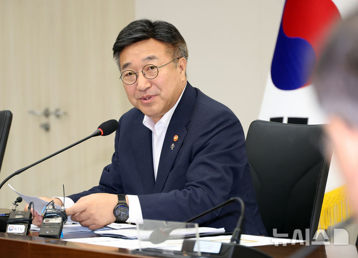 [세종=뉴시스] 강종민 기자 = 윤호중 행정안전부 장관. 2026.06.15. ppkjm@newsis.com