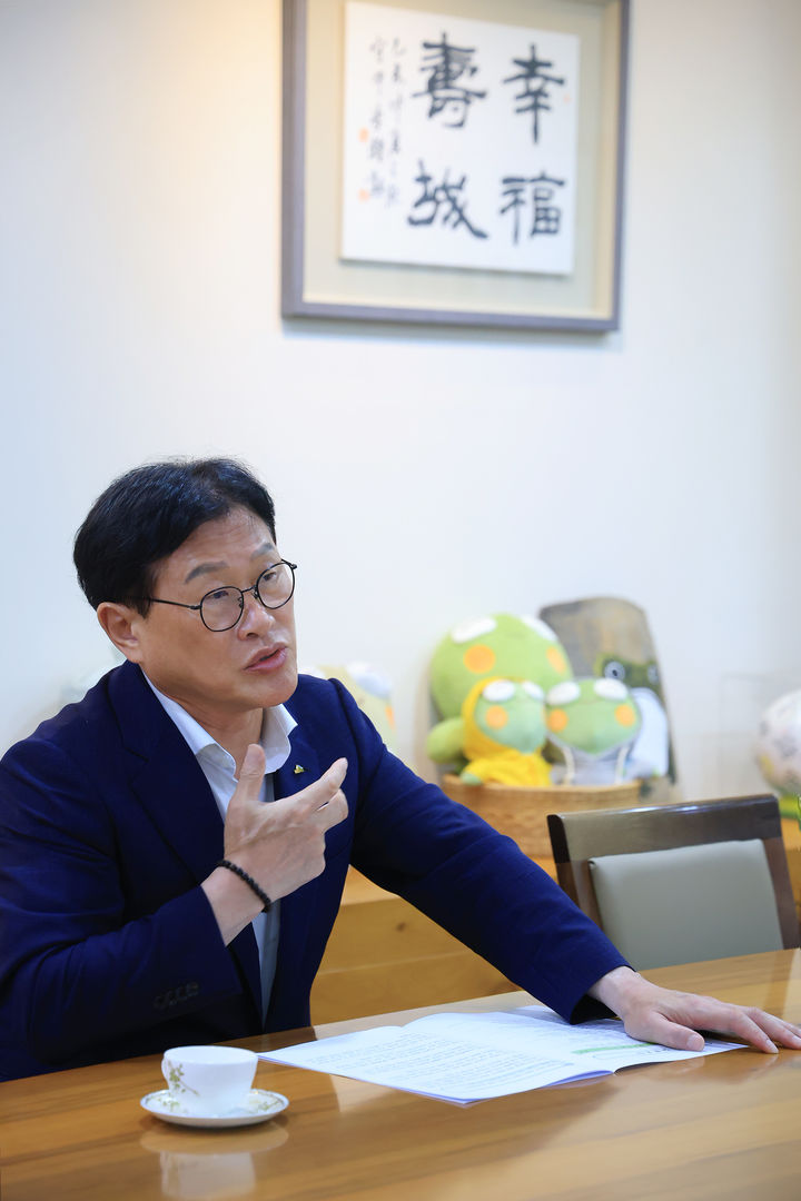 [대구=뉴시스] 6·3 지방선거에서 3선에 성공한 김대권 대구 수성구청장이 16일 뉴시스와 인터뷰하고 있다. (사진 = 대구시 수성구 제공) 2026.06.16. photo@newsis.com *재판매 및 DB 금지