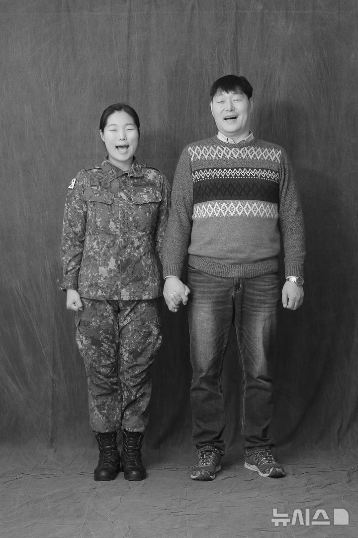 [서울=뉴시스] 기증자 故 김용섭(오른쪽)씨와 딸 김재경씨. (사진= 한국장기조직기증원 제공)