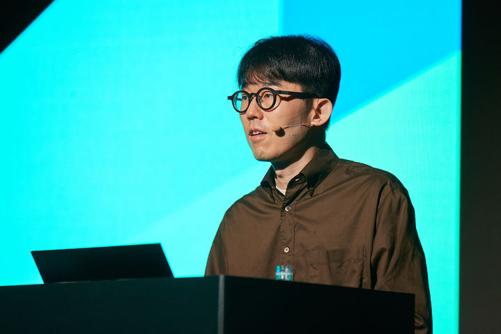 [서울=뉴시스] 강대현 넥슨코리아 대표는 16일 오전 경기 성남시 경기창조경제혁신센터에서 열린 넥슨개발자콘퍼런스(NDC) 무대에 올라 AI 전환기 속 게임 산업의 미래 생존 전략을 공유했다. (사진=넥슨 제공) *재판매 및 DB 금지