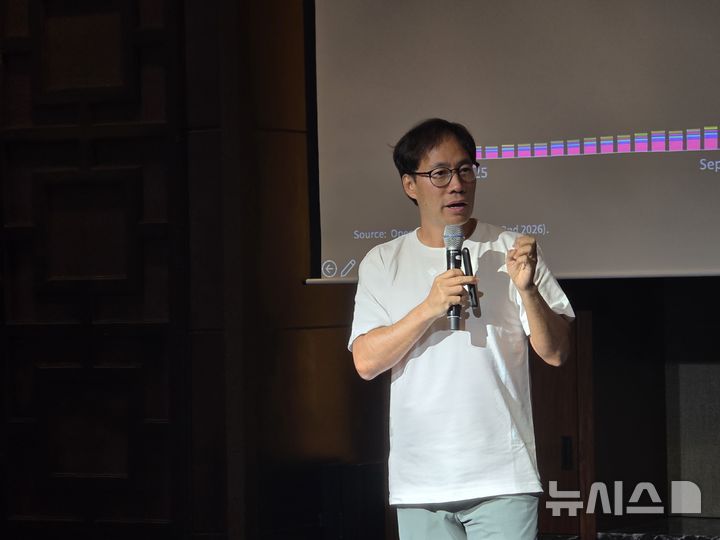 [서울=뉴시스]오동현 기자 = 김성훈 업스테이지 대표가 16일 서울 여의도 콘래드 호텔에서 '미디어 데이'를 열고, 자체 AI 모델과 에이전트, 포털 '다음'을 아우르는 '업스테이지 컴퍼니' 출범과 함께 '모두를 위한 AI' 시대를 열겠다고 밝혔다. 2026. 06. 16 odong85@newsis.com