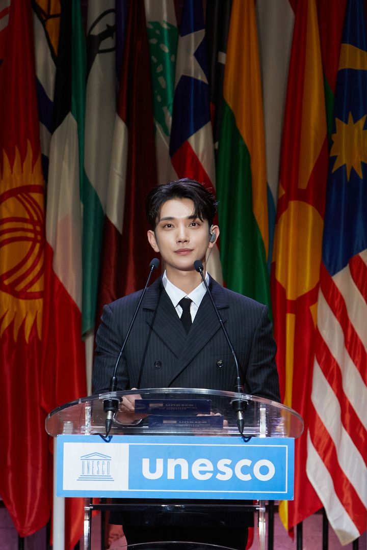 [서울=뉴시스] 2023년 '제13회 유네스코 청년포럼'에서 연설하는 조슈아. (사진 = 플레디스 엔터테인먼트(하이브) 제공) 2026.06.16. photo@newsis.com *재판매 및 DB 금지