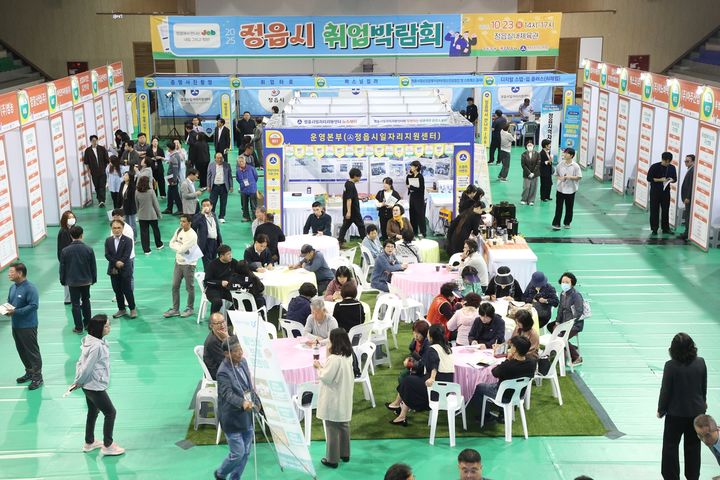 [정읍=뉴시스] 지난 2025년 정읍시 취업박람회 현장. *재판매 및 DB 금지