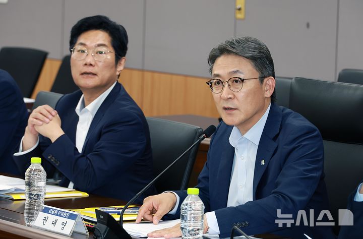 [서울=뉴시스] 권대영 금융위원회 부위원장이 16일 오후 서울 종로구 정부서울청사에서 관계부처 위원 및 민간전문가 등과 함께 개최한 제1차 금융교육협의회에서 '자본시장·금융투자 분야 금융교육 강화방안' 등에 대해 논의했다. (사진=금융위원회 제공) 2026.06.16. photo@newsis.com