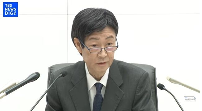 [서울=뉴시스]일본은행이 16일 금리 인상을 결정한 가운데 우치다 신이치(内田真一) 부총재는 “경제·물가·금융 상황에 따라 계속 정책금리를 인상할 것”이라고 밝혔다. 사진은 이날 우치다 부총재가 도쿄 일본은행 본점에서 기자회견하고 있는 모습. 사진은 민영 TBS 보도 장면 갈무리. <사진캡처=TBS> *DB 및 재판매 금지. 