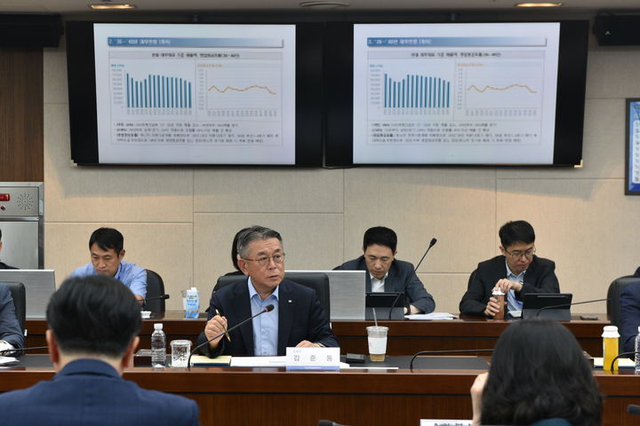 [세종=뉴시스] 한국남부발전은 16일 부산 본사에서 '재무건전성과 투자계획에 대한 전사 대토론회'를 개최했다고 밝혔다. (사진=남부발전 제공) 2026.06.16. photo@newsis.com *재판매 및 DB 금지