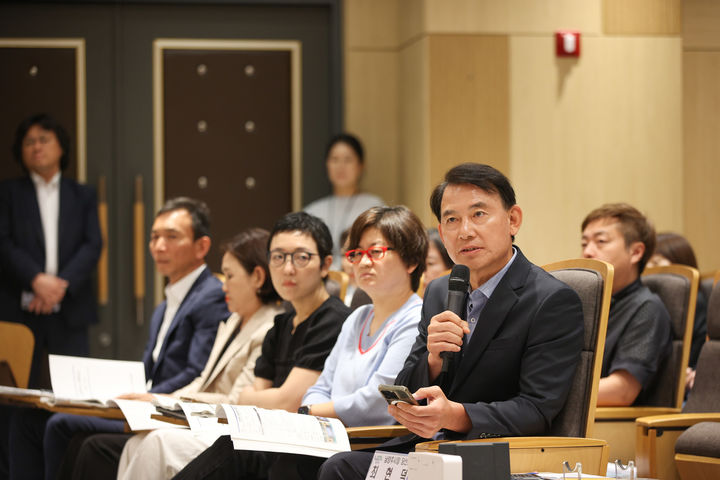 최현덕 민선 9기 남양주시장 당선인이 인수위 업무보고에서 발언을 하고 있다. (사진=남양주시장직 인수위원회 제공) photo@newsis.com *재판매 및 DB 금지