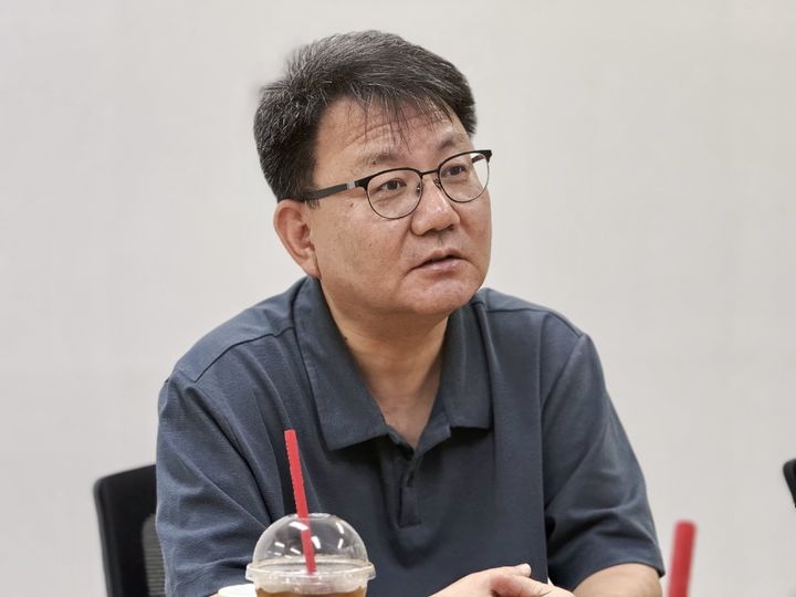 [서울=뉴시스] 이봉준 씨엠월드 대표가 서울 금천구 씨엠월드 본사에서 뉴시스와 진행한 인터뷰에서 기자 질문에 답하고 있다. (사진=씨엠월드 제공) *재판매 및 DB 금지