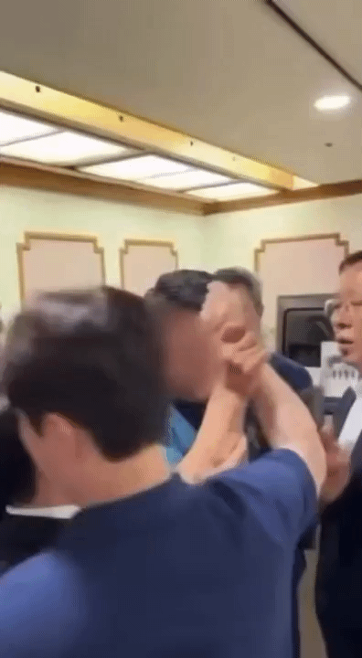 국민의힘은 16일 6·3 지방선거 투표용지 부족 사태와 관련해 서울경찰청을 항의 방문하는 과정에 폭력 행위가 있었다고 주장하면서 법적 대응을 예고했다. (영상=주진우 국민의힘 의원실 제공) *재판매 및 DB 금지