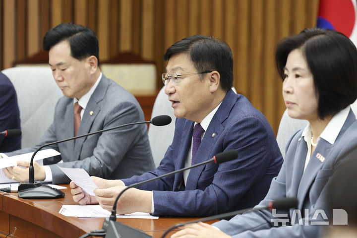 [서울=뉴시스] 김근수 기자 = 정점식 국민의힘 원내대표가 지난 16일 오전 서울 여의도 국회에서 열린 원내대책회의에서 모두발언을 하고 있다. 2026.06.16. ks@newsis.com