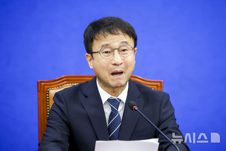 [서울=뉴시스] 정병혁 기자 = 한병도 더불어민주당 원내대표가 지난 16일 서울 여의도 국회에서 열린 원내대책회의에서 발언하고 있다. 2026.06.16. jhope@newsis.com