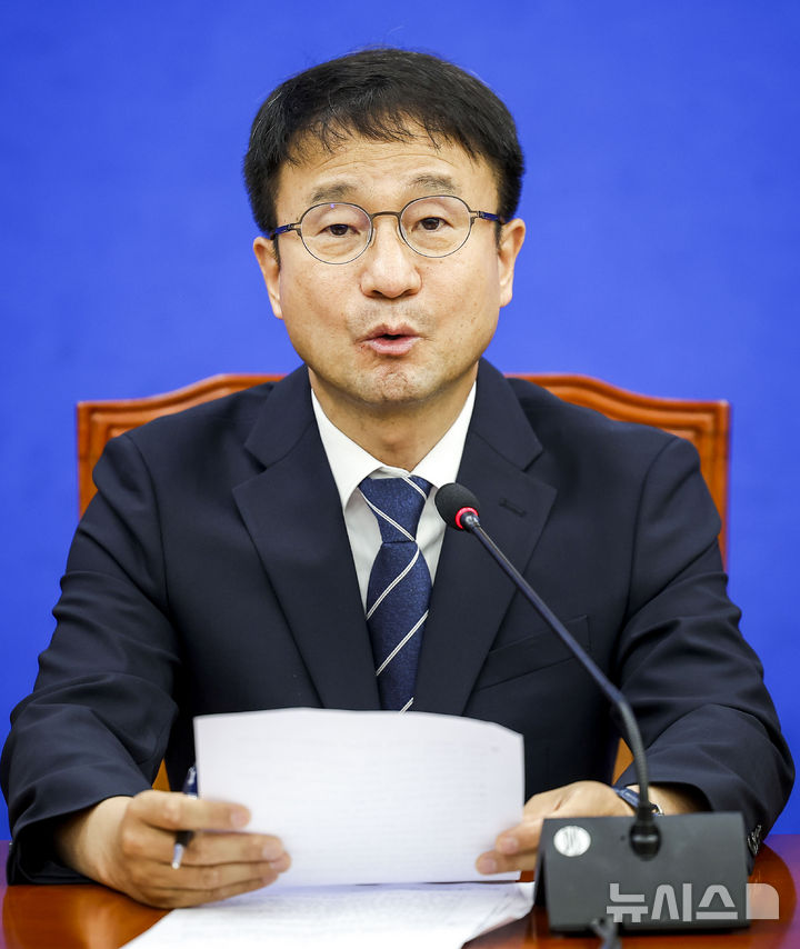 [서울=뉴시스] 정병혁 기자 = 한병도 더불어민주당 원내대표가 16일 서울 여의도 국회에서 열린 원내대책회의에서 발언하고 있다. 2026.06.16. jhope@newsis.com