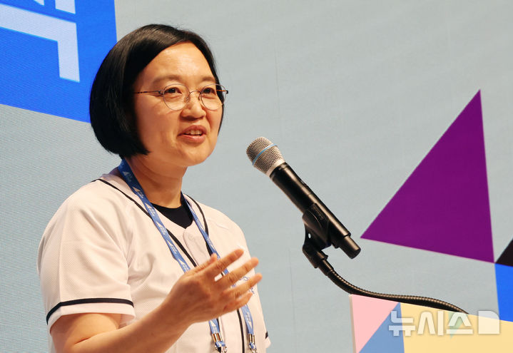 [서울=뉴시스] 박주성 기자 = 국무총리 후보자인 한성숙 중소벤처기업부 장관이 16일 오후 서울 마포구 SVC Seoul(스타트업벤처캠퍼스서울)에서 열린 모두의 창업 1기 출범식에 참석해 인사말을 하고 있다. 2026.06.16. park7691@newsis.com