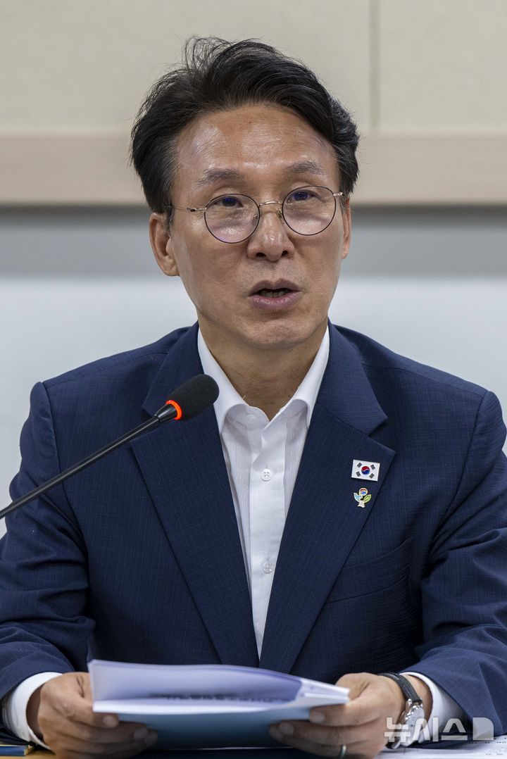 [광주=뉴시스] 광주·전남사진기자단 = 김민석 국무총리가 16일 오후 전남 나주시 빛가람 복합문화체육센터 내 전남광주대전환기획위원회 사무실에서 열린 전남광주통합특별시 출범준비 관계기관 간담회에서 인사말하고 있다. 2026.06.16. photo@newsis.com