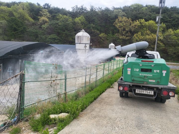 [진주=뉴시스]진주시, 여름철 축산농가 ‘가축방역’ 철저 당부.(사진=진주시 제공).2026.06.17.photo@newsis.com *재판매 및 DB 금지
