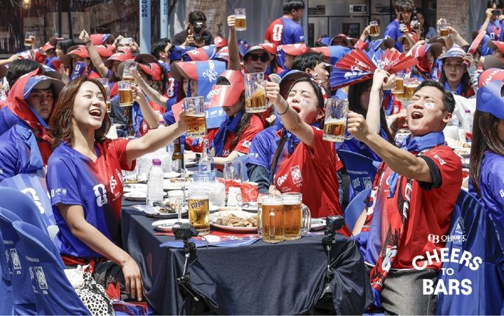 [사진자료1] 오비맥주, 'Cheers to Bars' 캠페인 선보이며 뷰잉펍 운영(사진=오비맥주 제공) *재판매 및 DB 금지
