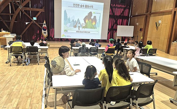 [횡성=뉴시스] 둔내면지역사회보장협의체 아동·청소년 멘토링 활동 모습. (사진=횡성군 제공) 2026.06.17. photo@newsis.com *재판매 및 DB 금지