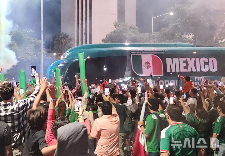 [과달라하라(멕시코)=뉴시스] 하근수 기자= 2026 국제축구연맹(FIFA) 북중미 월드컵 A조 2차전에서 한국과 맞붙기 위해 과달라하라에 도착한 멕시코 축구대표팀. 2026.06.17. hatriker22@naver.com 