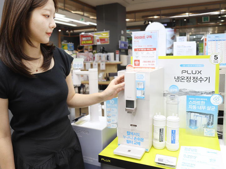[서울=뉴시스] 롯데하이마트 PLUX 냉온정 정수기 (사진=롯데하이마트 제공) 2026.06.18. photo@newsis.com *재판매 및 DB 금지